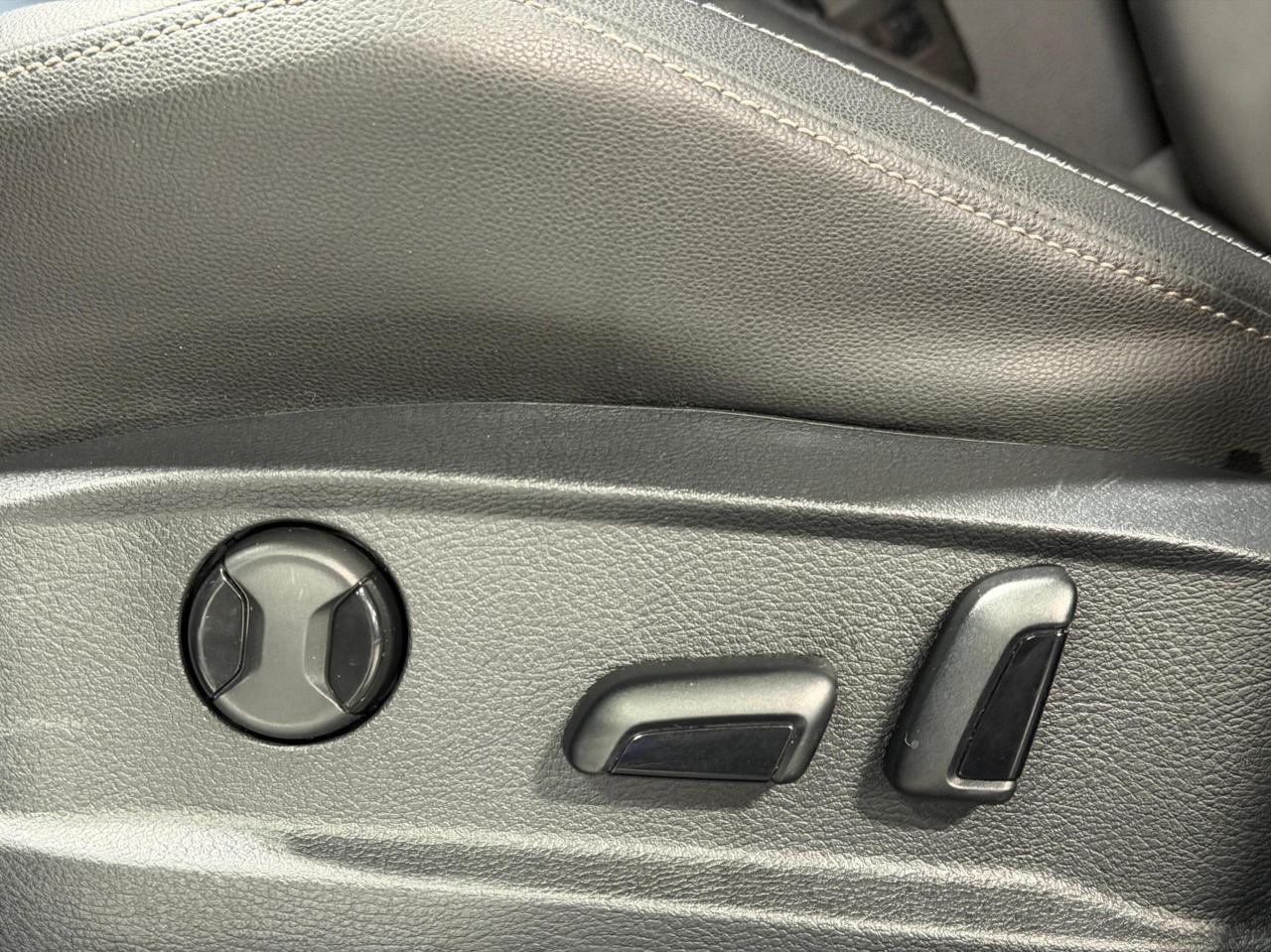 2017 Volkswagen Golf R MANUAL   FENDER SOUND   NAVIGATION   2 SET OF TIRE Photo