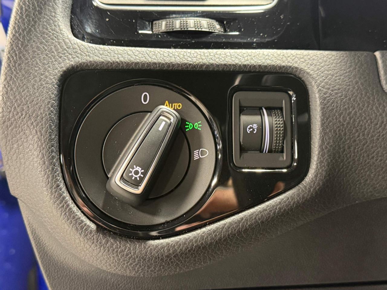 2017 Volkswagen Golf R MANUAL   FENDER SOUND   NAVIGATION   2 SET OF TIRE Photo