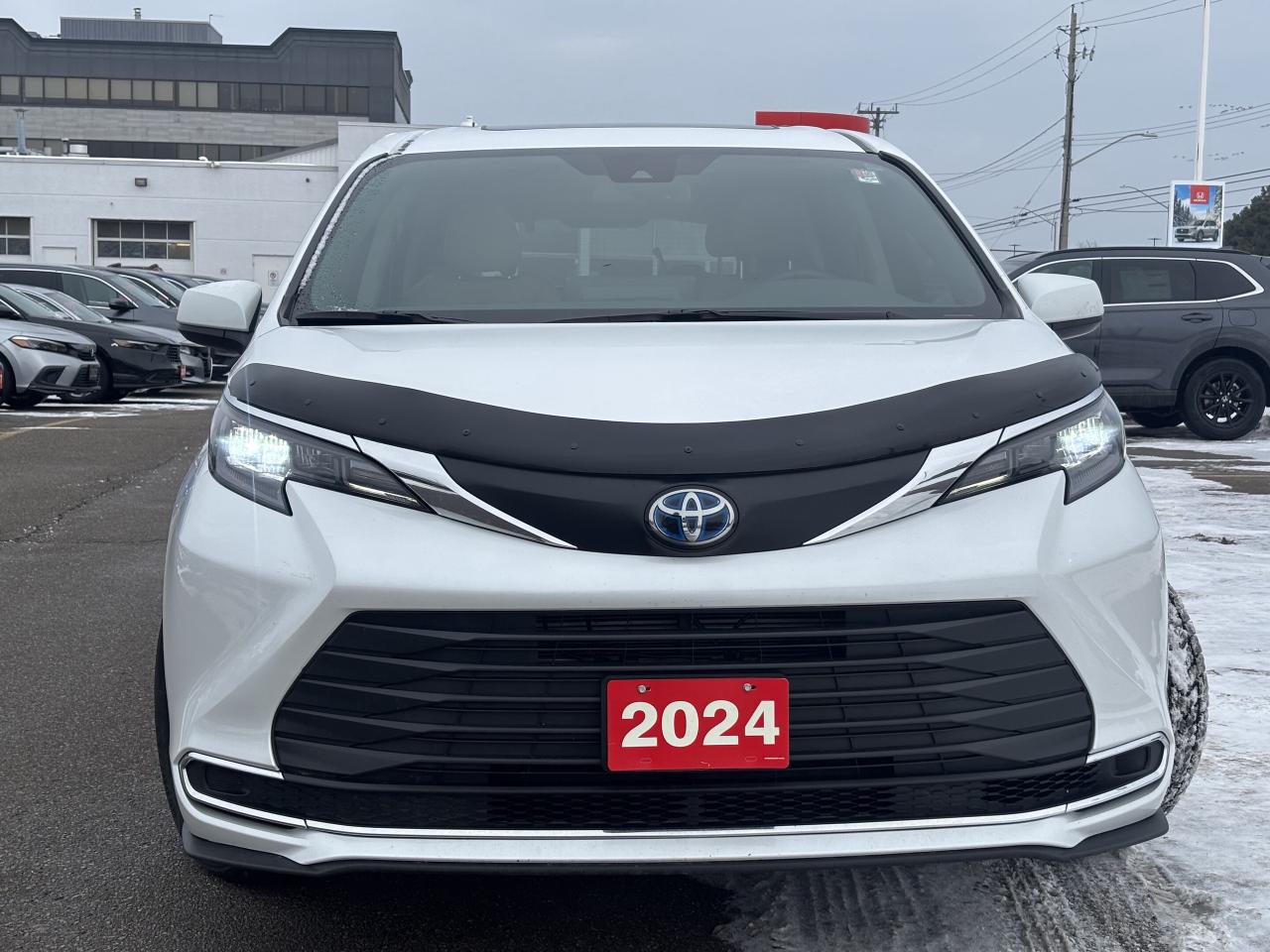 2024 Toyota Sienna XLE 8-Pass   HYBRID   HTD SEATS   LEATHER Photo