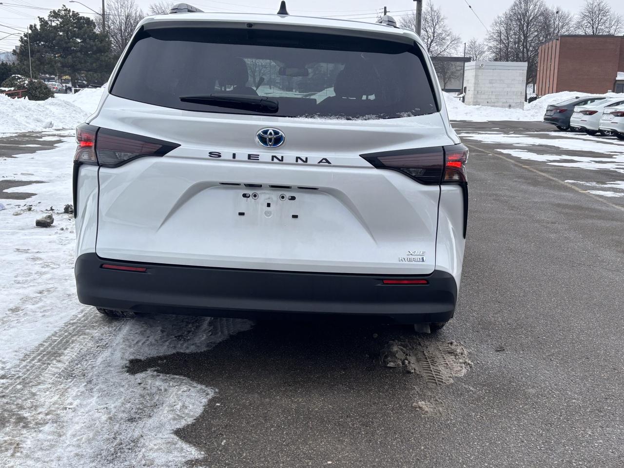 2024 Toyota Sienna XLE 8-Pass   HYBRID   HTD SEATS   LEATHER Photo