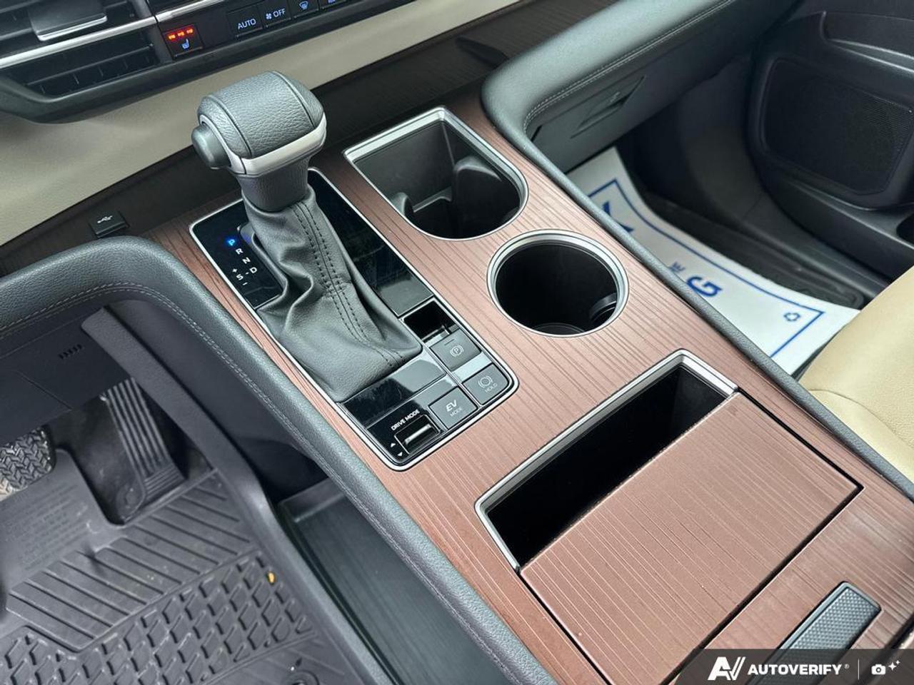 2024 Toyota Sienna XLE 8-Pass   HYBRID   HTD SEATS   LEATHER Photo