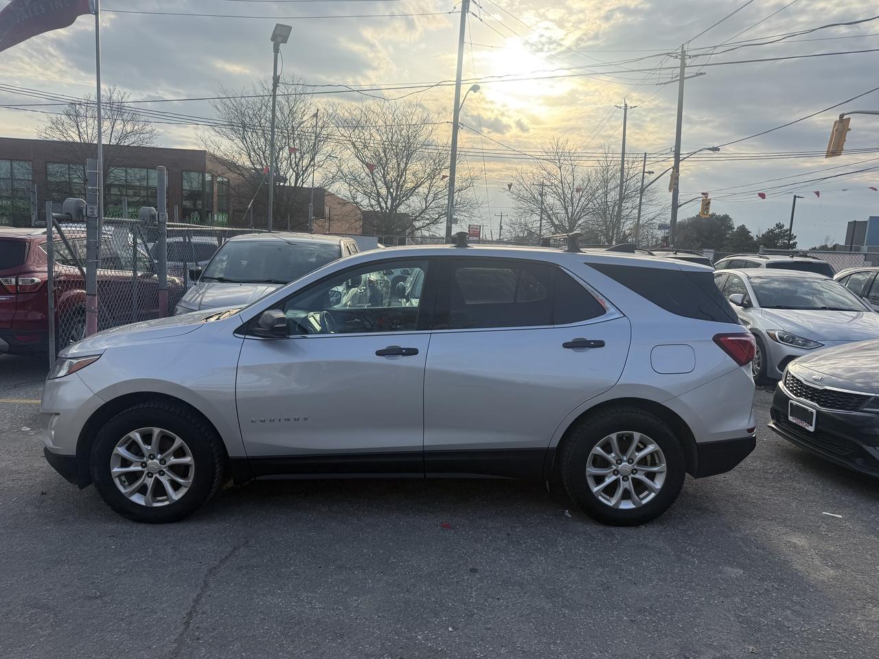 2018 Chevrolet Equinox *** 3 YEAR WARRANTY INCLUDED *** Photo2