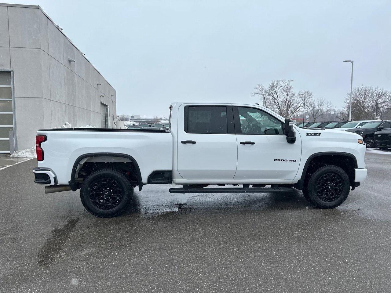 2024 Chevrolet SILVERADO 2500HD 4WD Crew Cab Standard Box LT Z71 Leather Sunroof D Photo