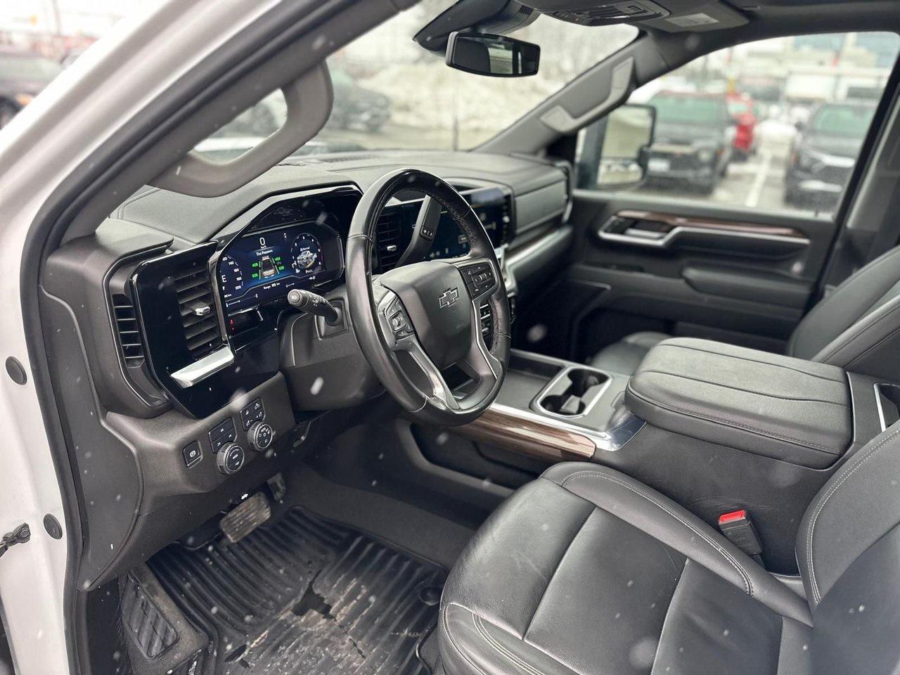 2024 Chevrolet SILVERADO 2500HD 4WD Crew Cab Standard Box LT Z71 Leather Sunroof D Photo