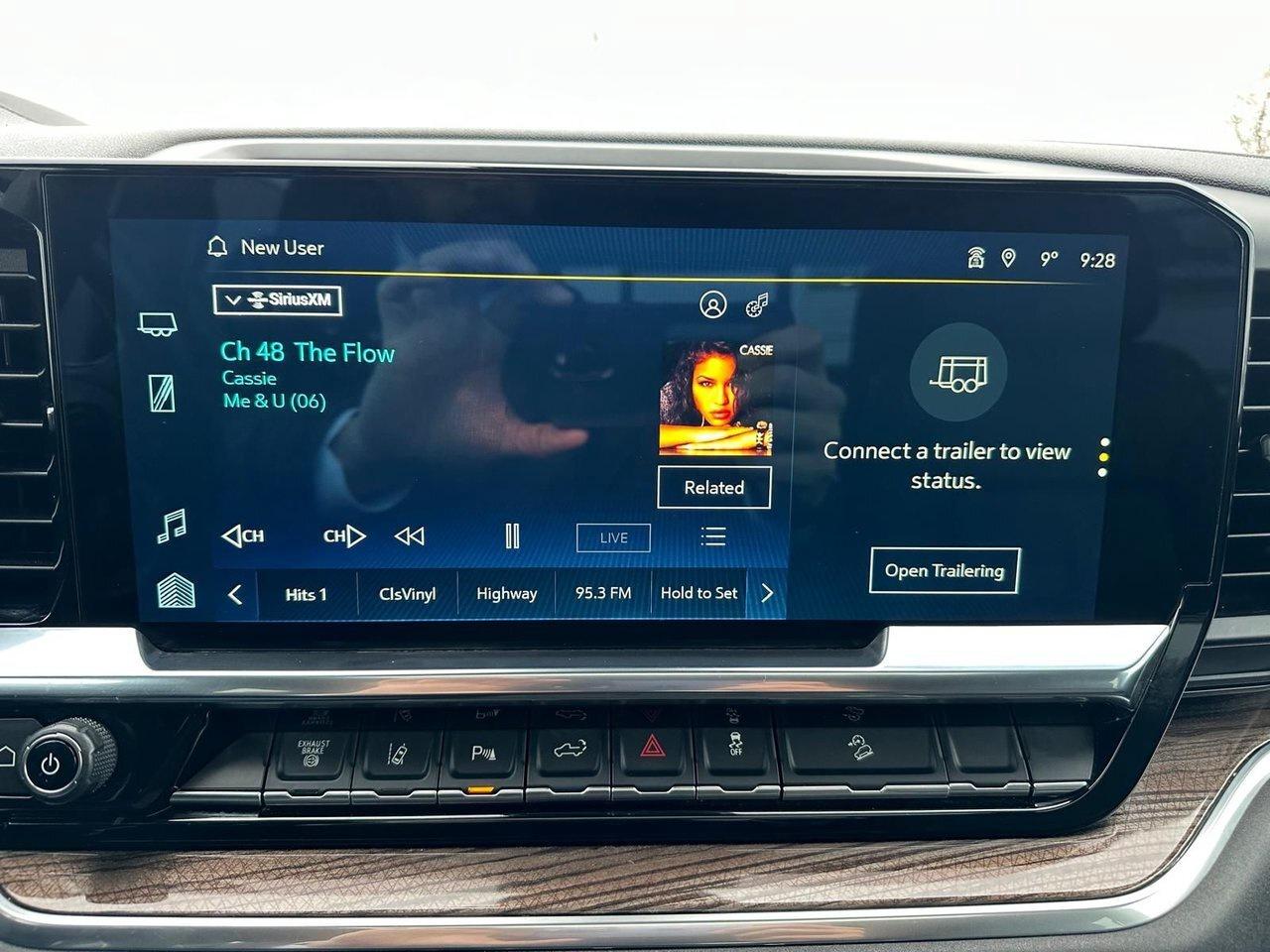 2024 Chevrolet SILVERADO 2500HD 4WD Crew Cab Standard Box LT Z71 Leather Sunroof D Photo