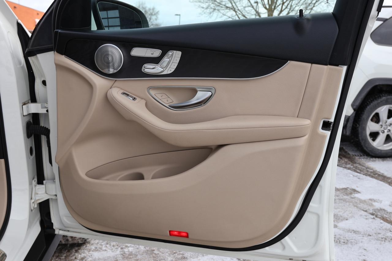 2019 Mercedes-Benz GLC-Class GLC300-4MATIC-AMG/NAV/360 CAM/PANOROOF/BLIS/P SENS Photo