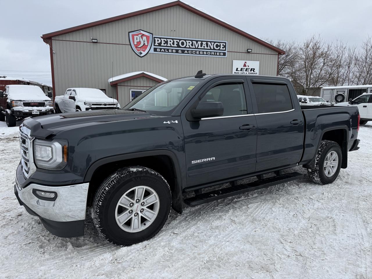 2018 GMC Sierra 1500 4WD Crew Cab  SLE Photo2