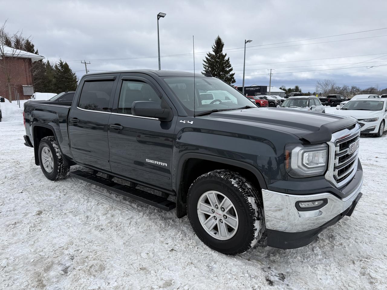 2018 GMC Sierra 1500 4WD Crew Cab  SLE Photo