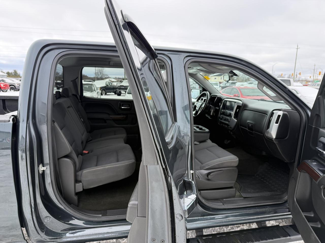 2018 GMC Sierra 1500 4WD Crew Cab  SLE Photo