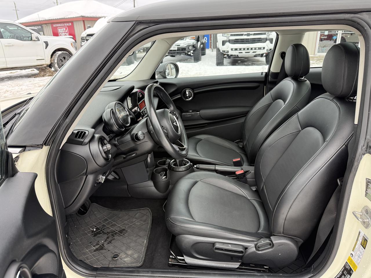 2016 MINI Cooper Hardtop 3dr HB Photo