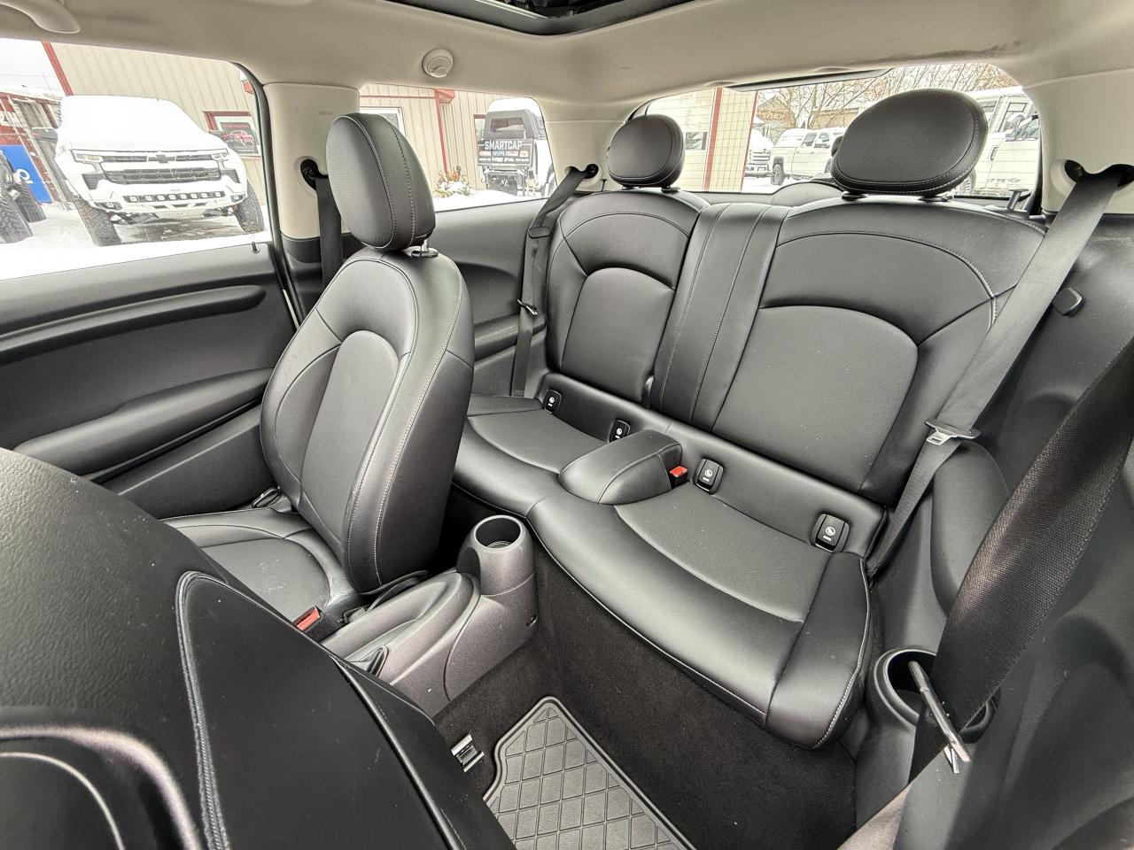 2016 MINI Cooper Hardtop 3dr HB Photo