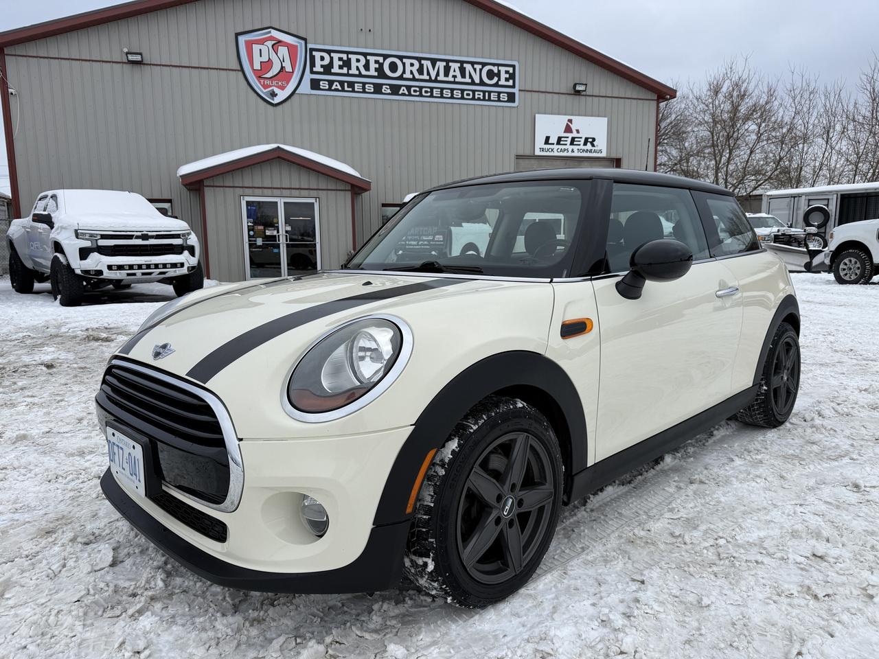 2016 MINI Cooper Hardtop 3dr HB Photo0