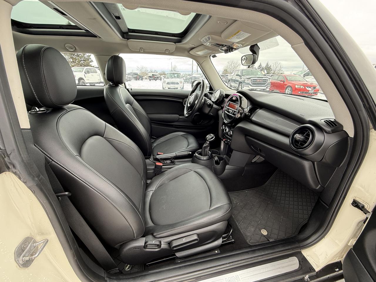 2016 MINI Cooper Hardtop 3dr HB Photo