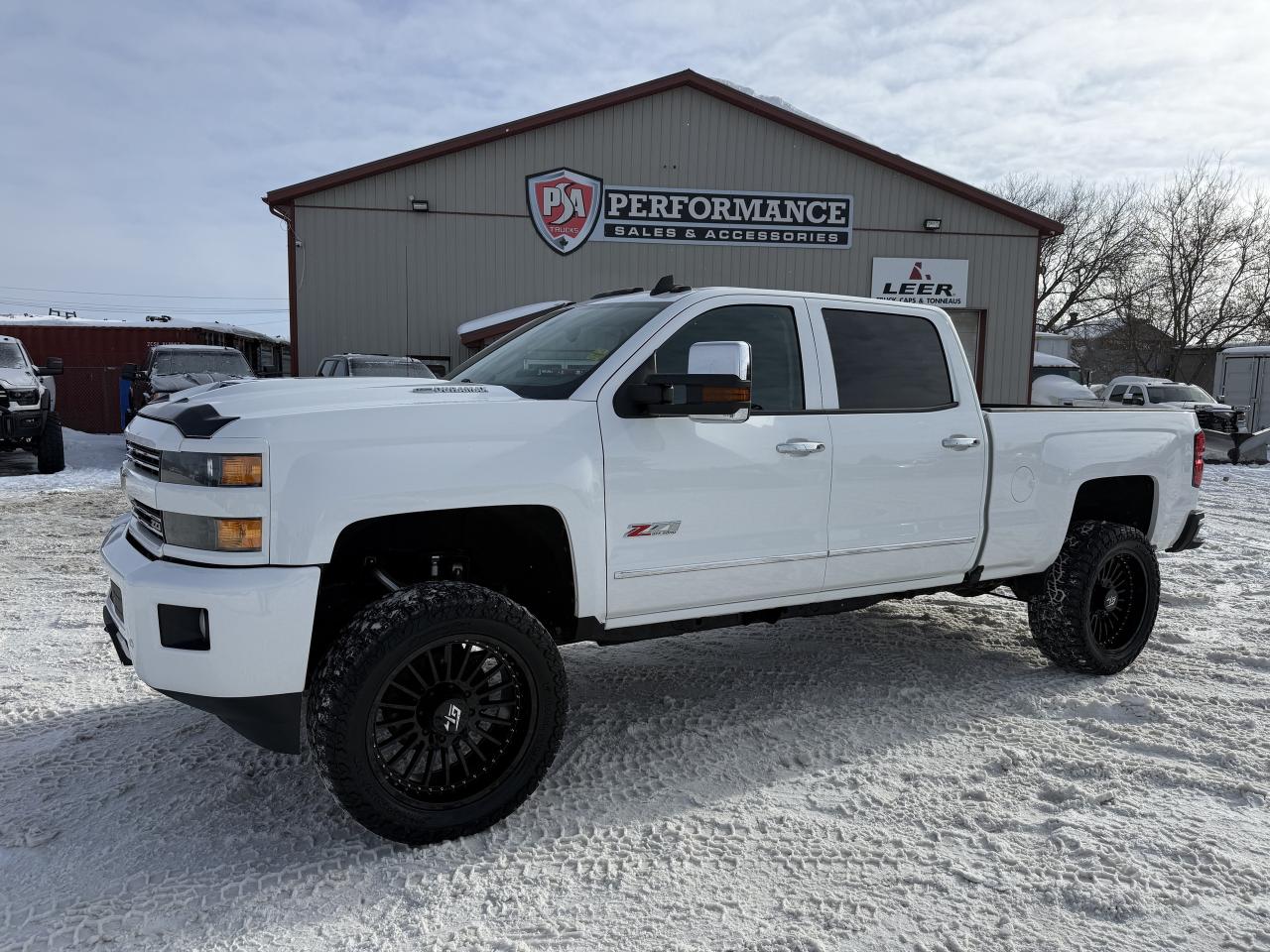 2017 Chevrolet SILVERADO 2500HD LT LIFT/WHEEL/TIRE PKG!! Photo2