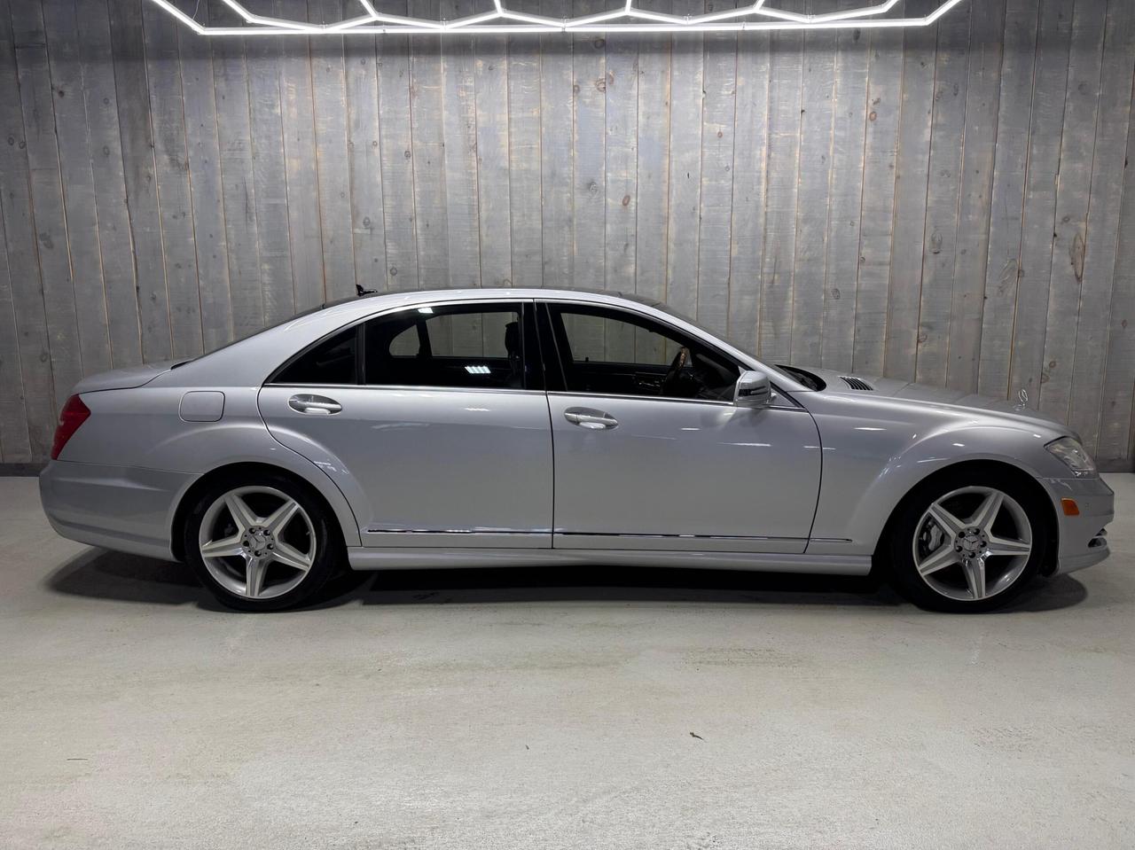 2010 Mercedes-Benz S-Class S 550 4MATIC SEDAN LWB EXCELLENT CONDITION Photo