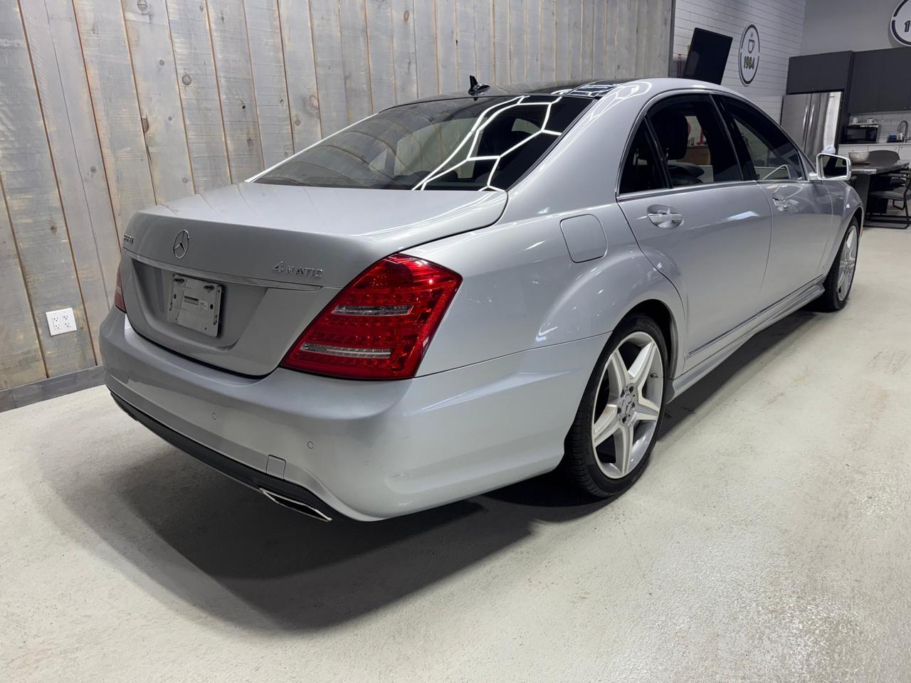 2010 Mercedes-Benz S-Class S 550 4MATIC SEDAN LWB EXCELLENT CONDITION Photo