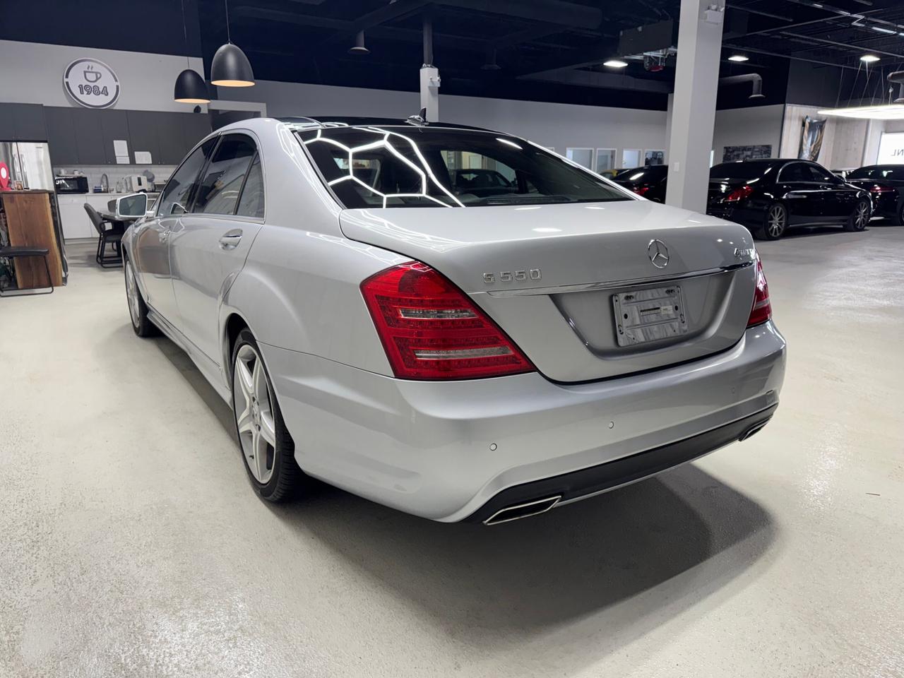 2010 Mercedes-Benz S-Class S 550 4MATIC SEDAN LWB EXCELLENT CONDITION Photo
