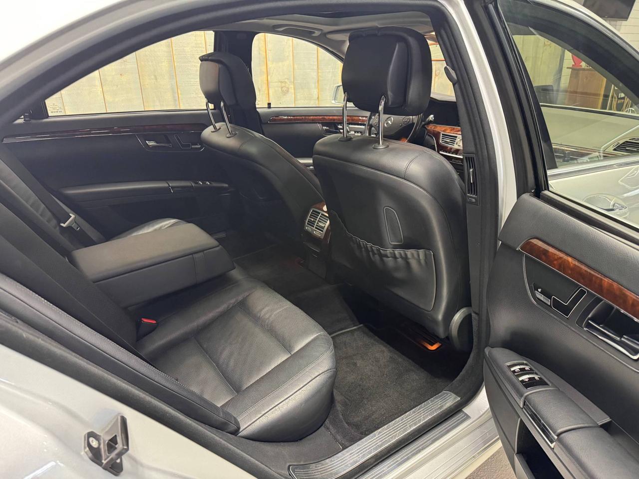 2010 Mercedes-Benz S-Class S 550 4MATIC SEDAN LWB EXCELLENT CONDITION Photo