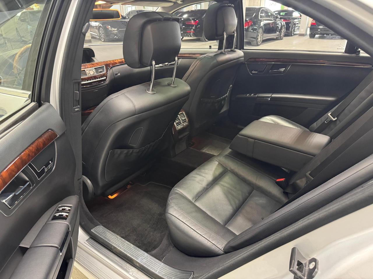 2010 Mercedes-Benz S-Class S 550 4MATIC SEDAN LWB EXCELLENT CONDITION Photo