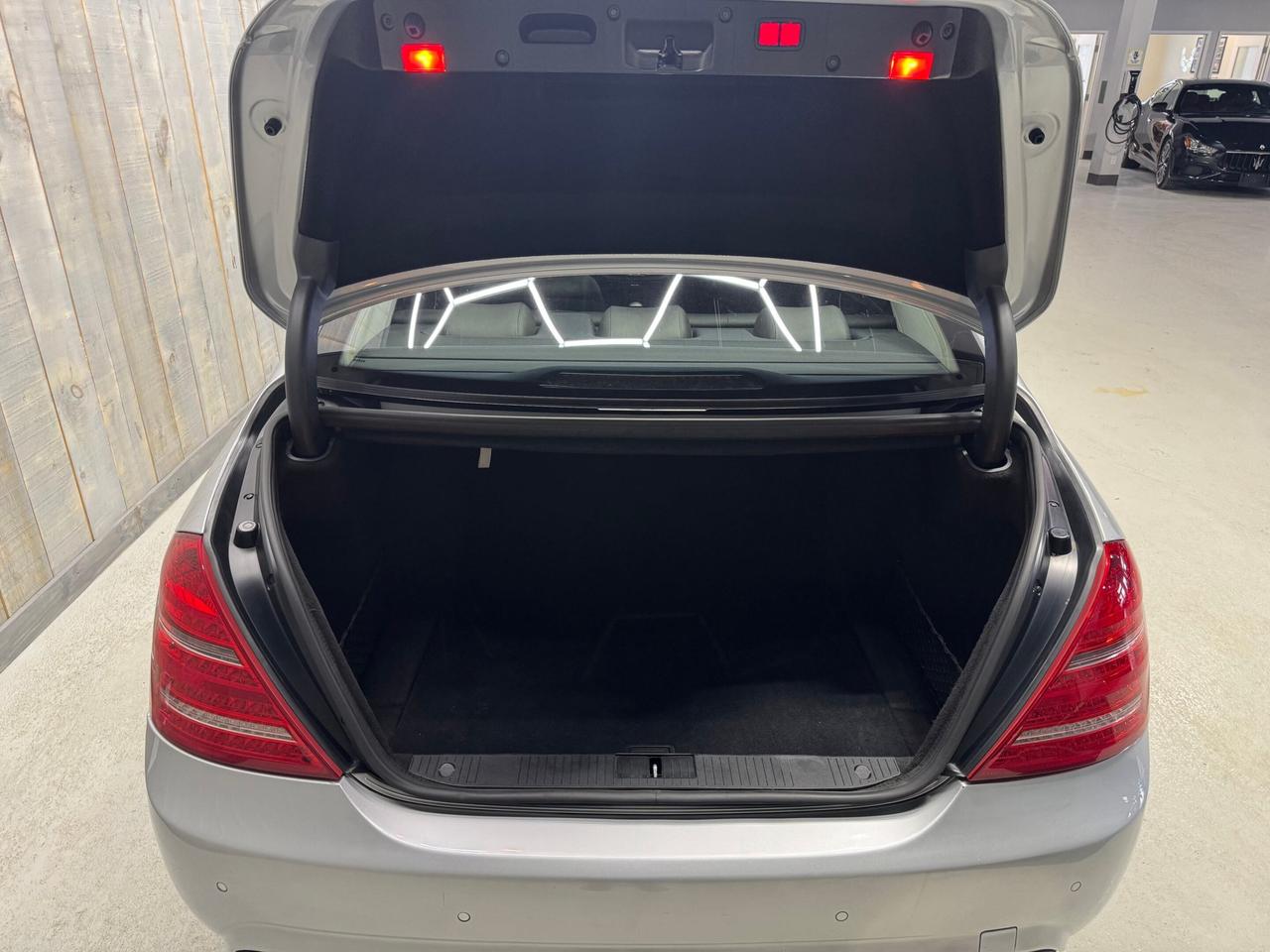 2010 Mercedes-Benz S-Class S 550 4MATIC SEDAN LWB EXCELLENT CONDITION Photo