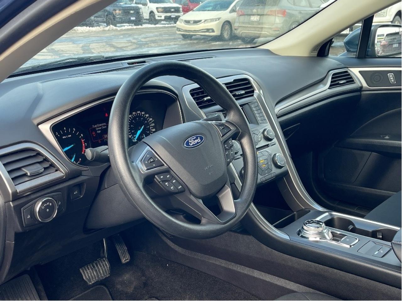 2018 Ford Fusion SE FWD 2.5L LOW LOW KMS HEATED SEATS BLUETOOTH Photo