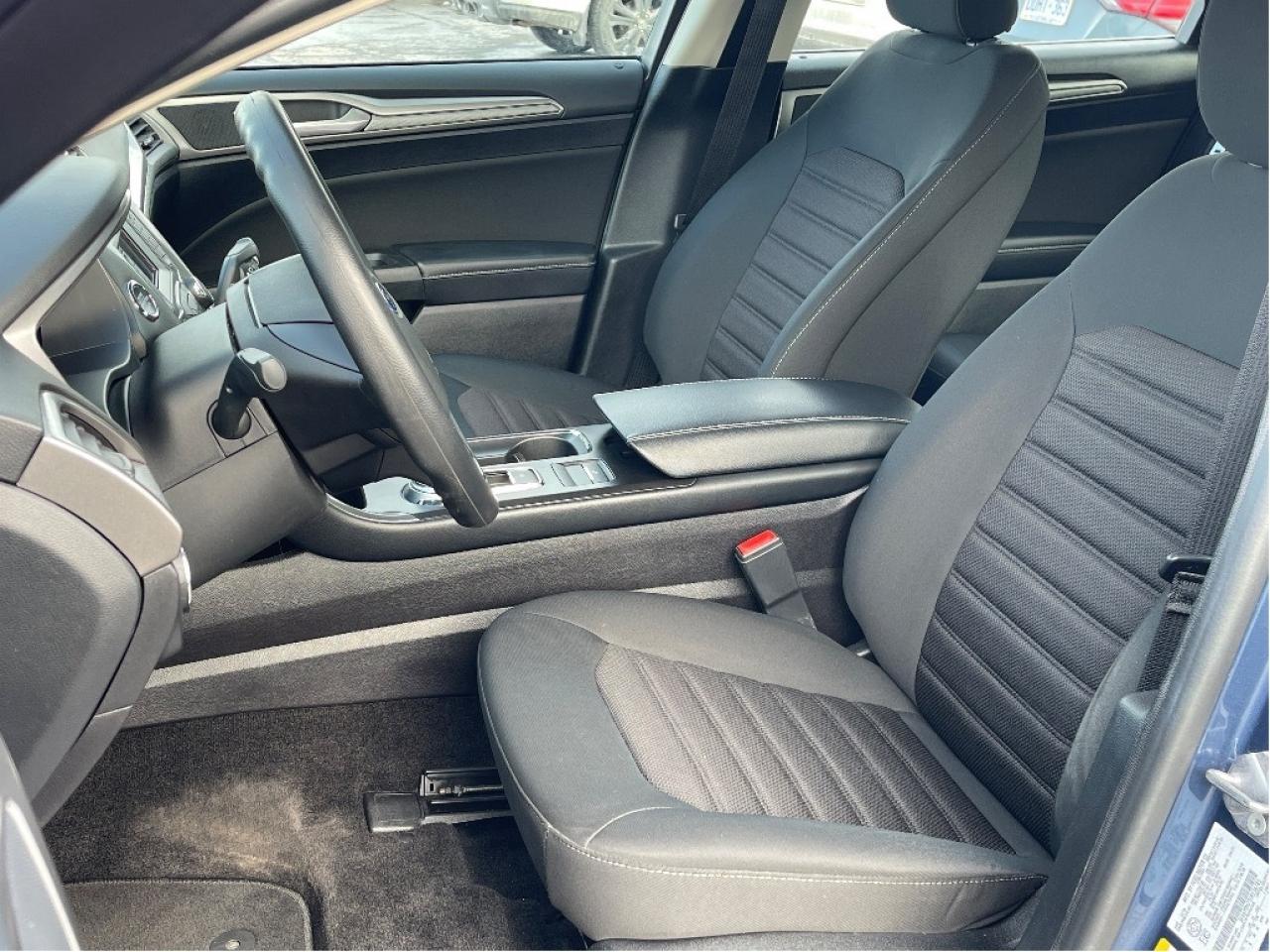 2018 Ford Fusion SE FWD 2.5L LOW LOW KMS HEATED SEATS BLUETOOTH Photo