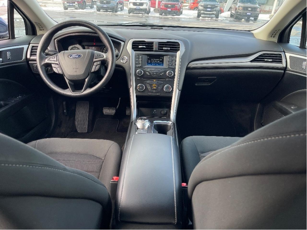 2018 Ford Fusion SE FWD 2.5L LOW LOW KMS HEATED SEATS BLUETOOTH Photo