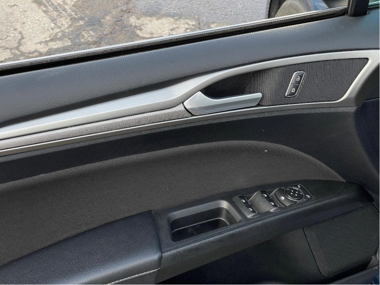 2018 Ford Fusion SE FWD 2.5L LOW LOW KMS HEATED SEATS BLUETOOTH Photo