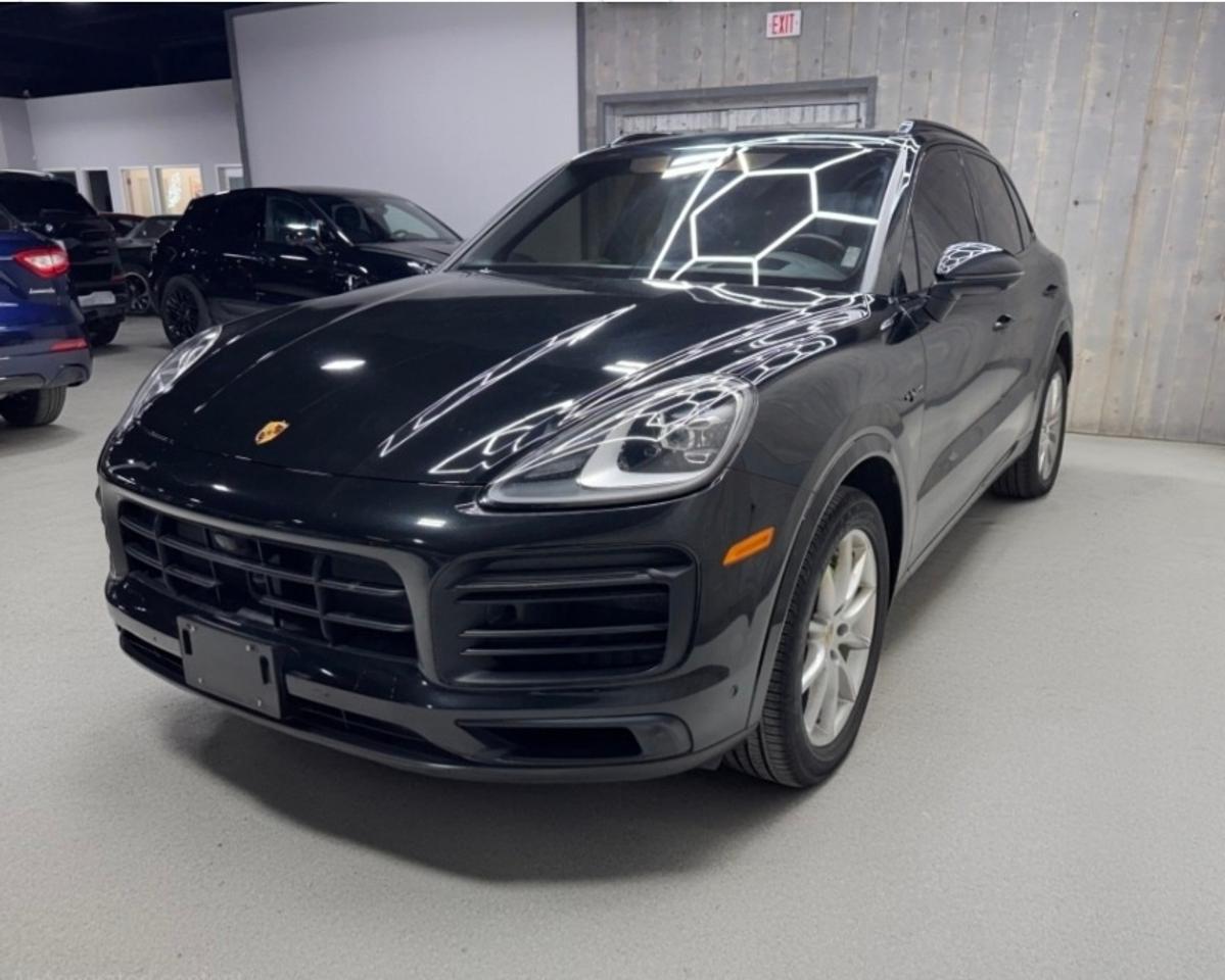 2023 Porsche Cayenne Platinum E-Hybrid AWD Photo