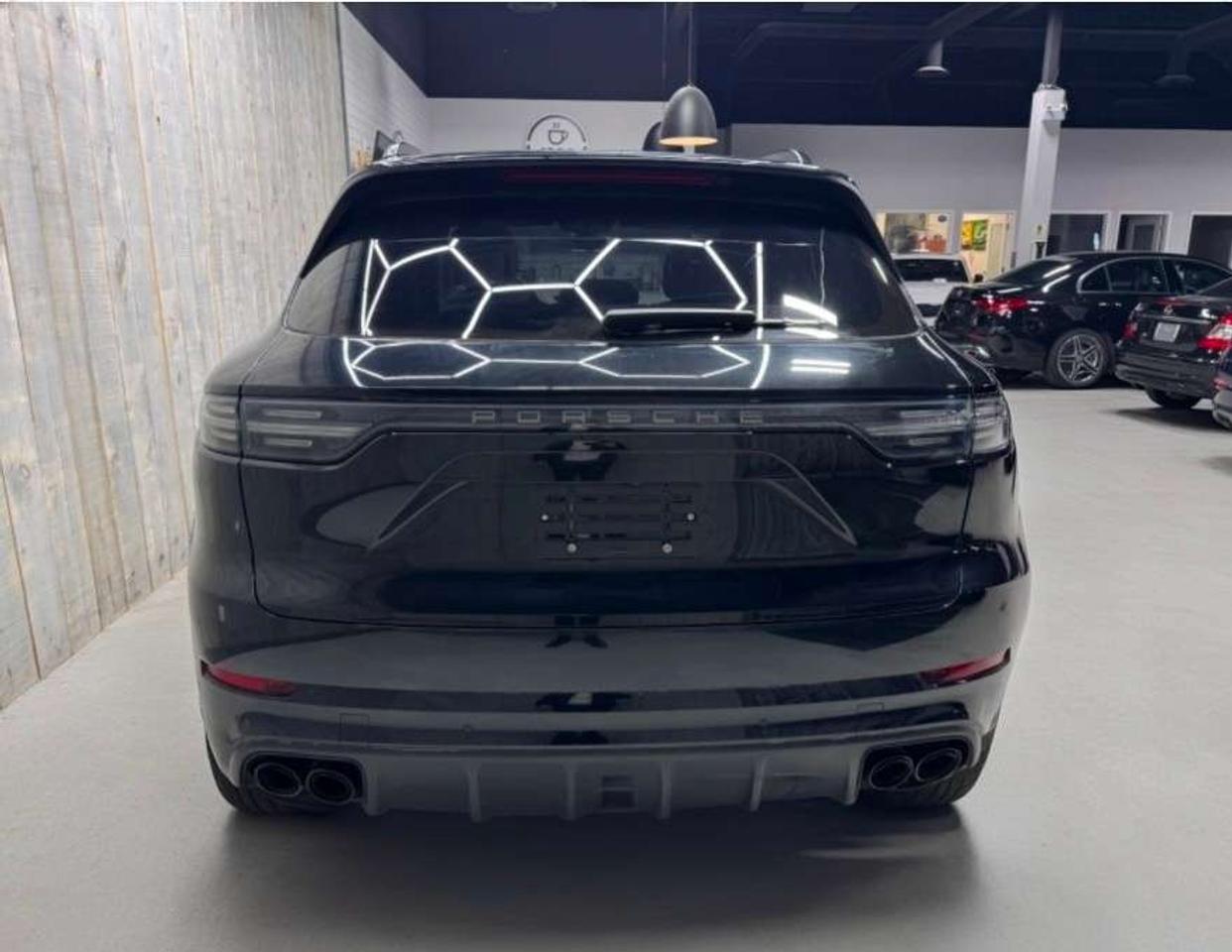 2023 Porsche Cayenne PLATINUM EDITION E-HYBRID AWD Photo4