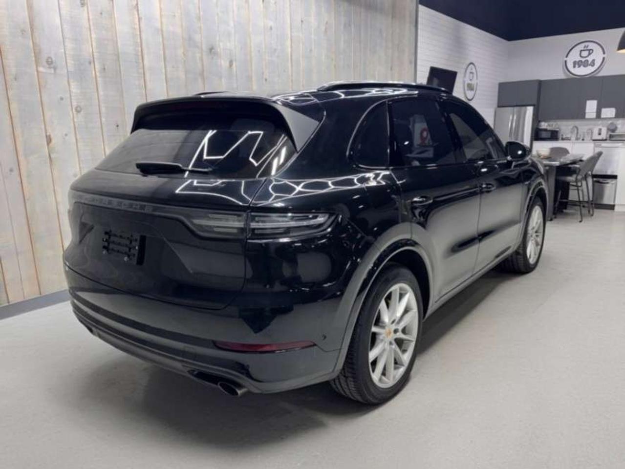 2023 Porsche Cayenne PLATINUM EDITION E-HYBRID AWD Photo