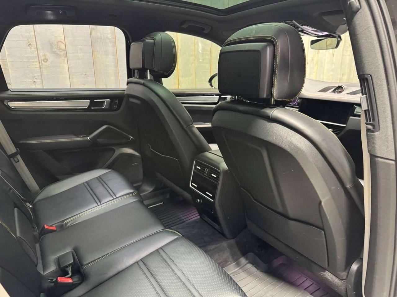 2023 Porsche Cayenne PLATINUM EDITION E-HYBRID AWD Photo