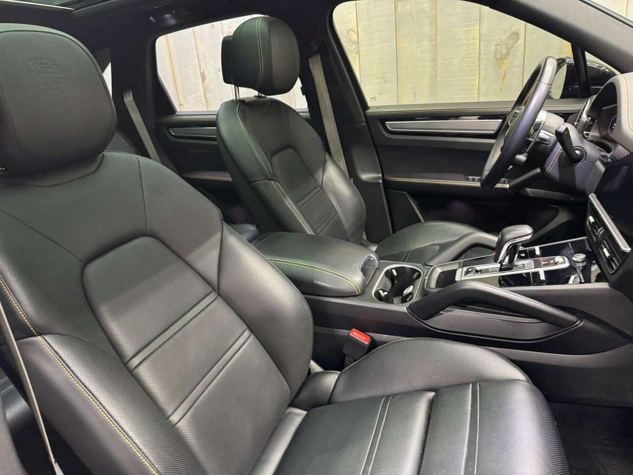 2023 Porsche Cayenne PLATINUM EDITION E-HYBRID AWD Photo