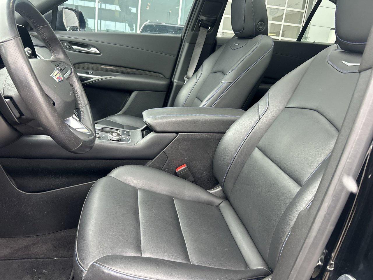 2024 Cadillac XT4 Sport Panoramic Sunroof 20 Inch Wheels 33 inch Scr Photo