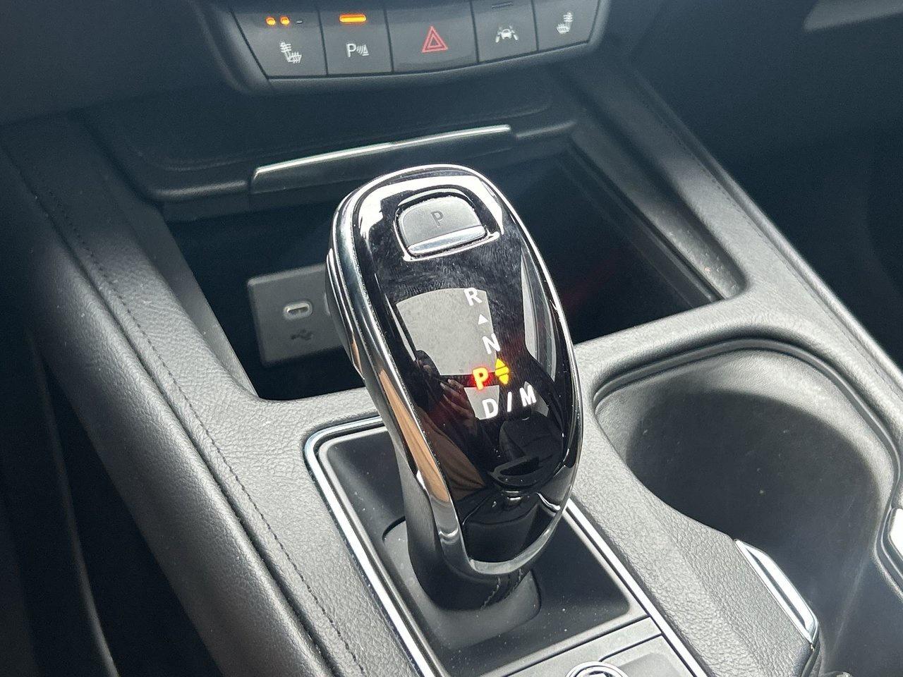 2024 Cadillac XT4 Sport Panoramic Sunroof 20 Inch Wheels 33 inch Scr Photo