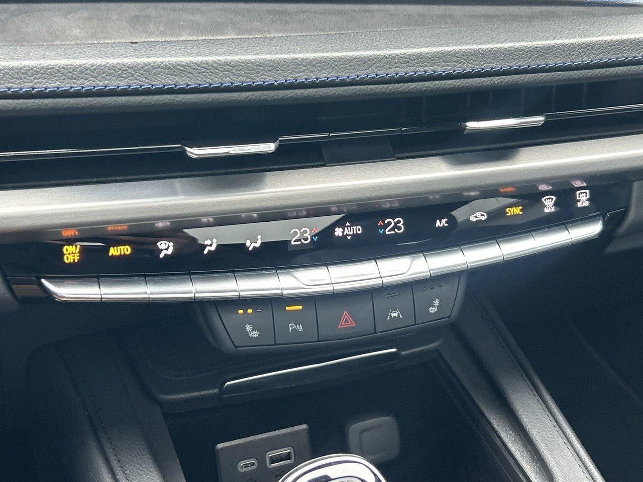 2024 Cadillac XT4 Sport Panoramic Sunroof 20 Inch Wheels 33 inch Scr Photo