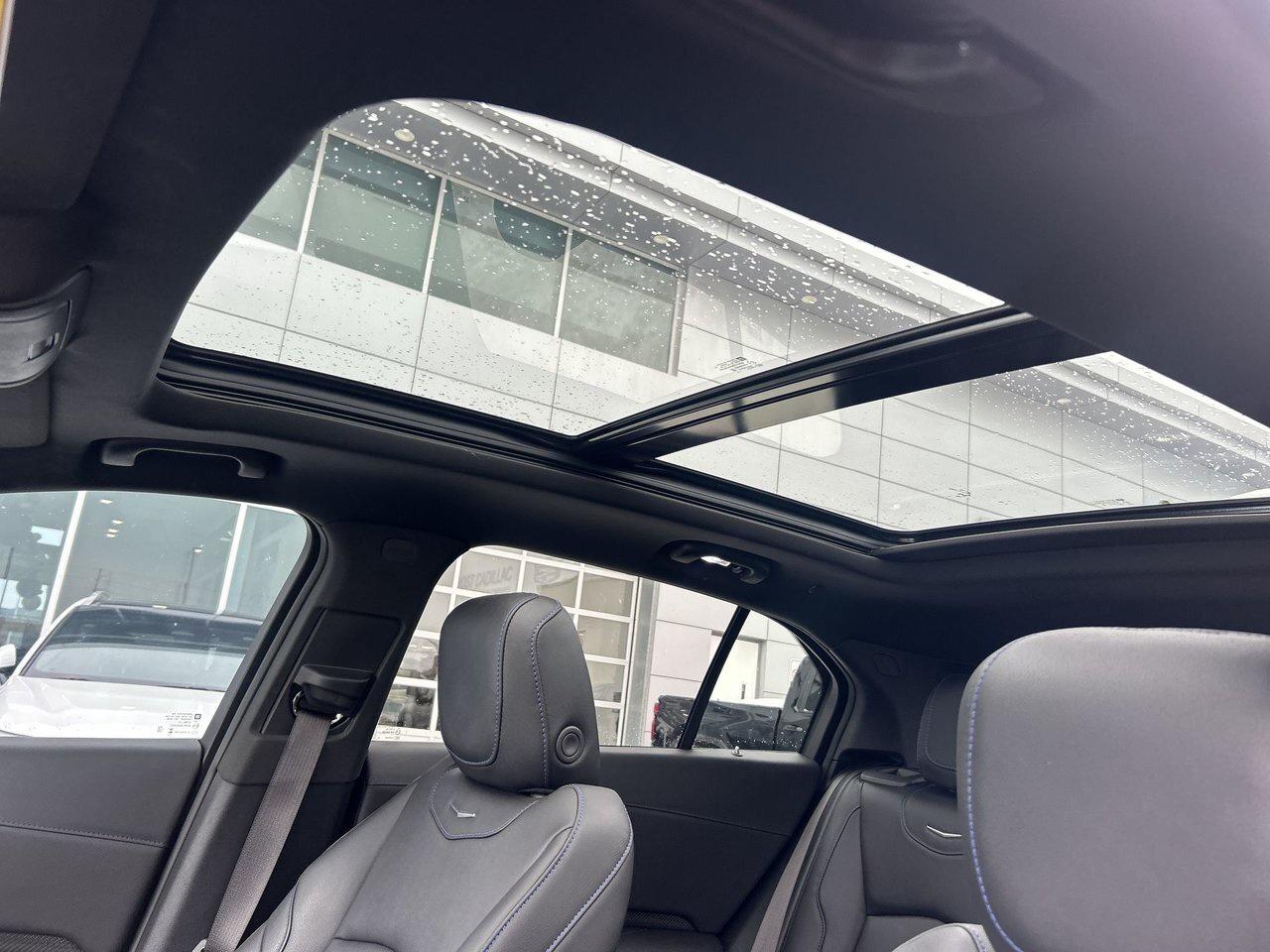 2024 Cadillac XT4 Sport Panoramic Sunroof 20 Inch Wheels 33 inch Scr Photo