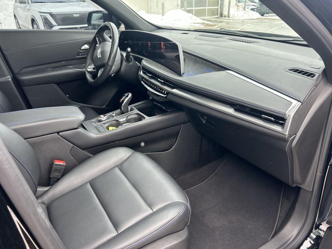 2024 Cadillac XT4 Sport Panoramic Sunroof 20 Inch Wheels 33 inch Scr Photo