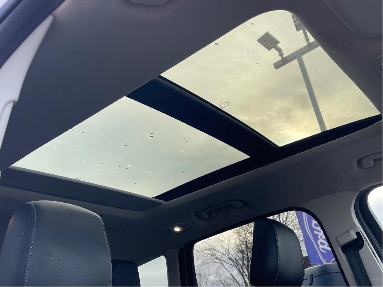 2018 Ford Escape TITANIUM 2.0L 4WD PANO ROOF LEATHER NAV LOW KM Photo