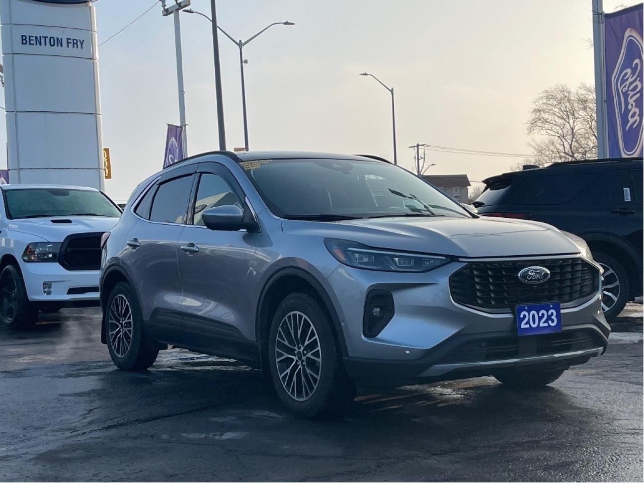 2023 Ford Escape HYBRID LEATHER PANO HEADSUP DISPLAY ACTIVE PARK Photo