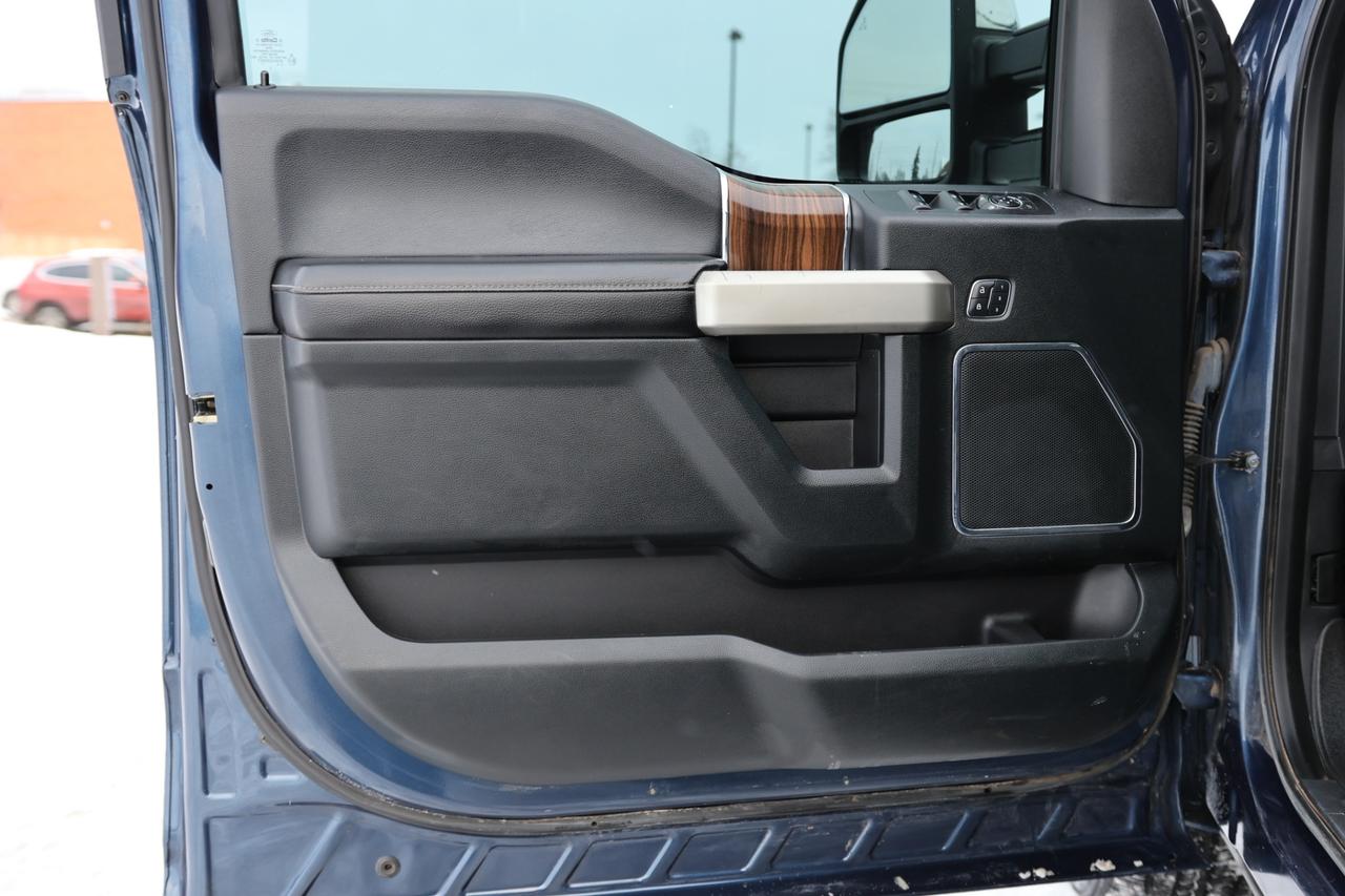 2016 Ford F-150 LARIAT-4WD/SUPERCREW/R STARTER/NAV/LEATHER/PANO RO Photo