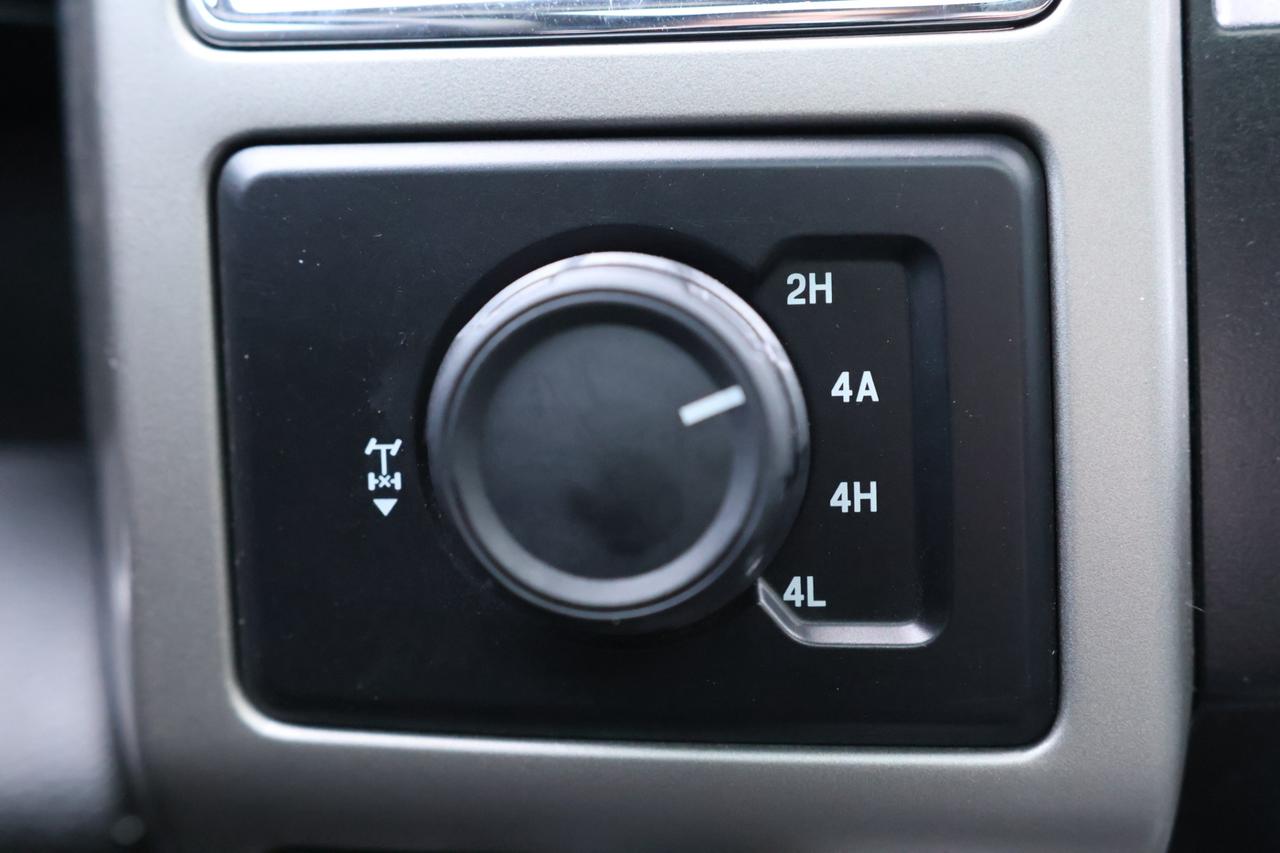 2016 Ford F-150 LARIAT-4WD/SUPERCREW/R STARTER/NAV/LEATHER/PANO RO Photo