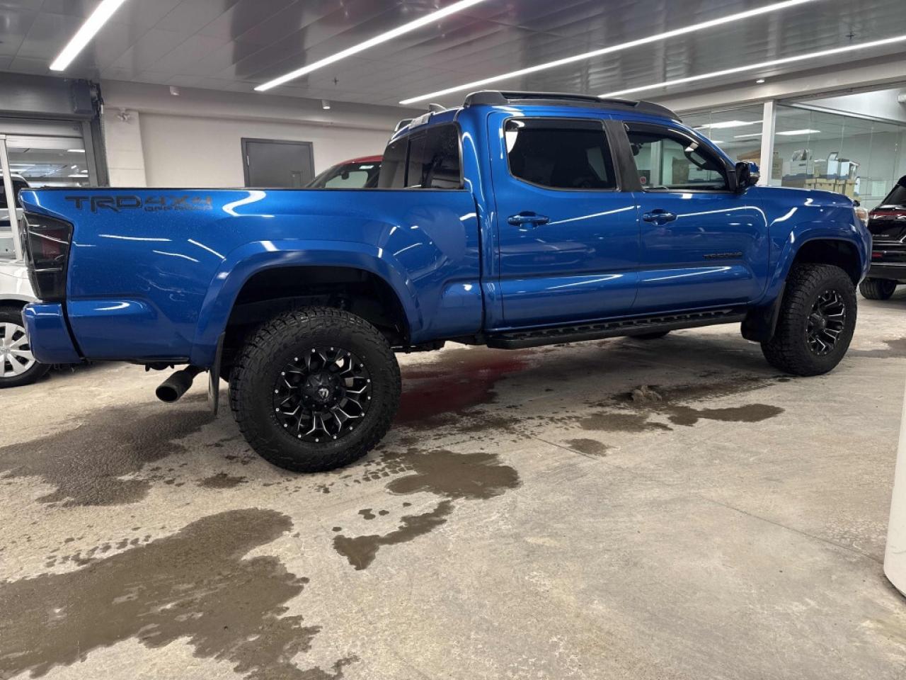 2017 Toyota Tacoma SR5 Double Cab Photo2