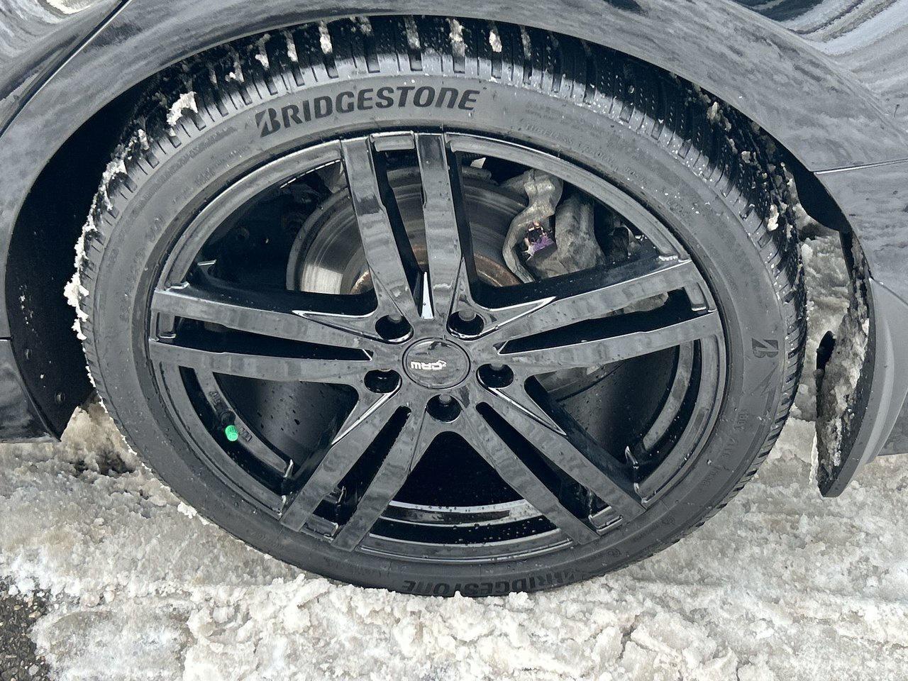 2023 Toyota Camry Hybrid XSE Low KM Winter Tire Package Sunroof Adap Photo