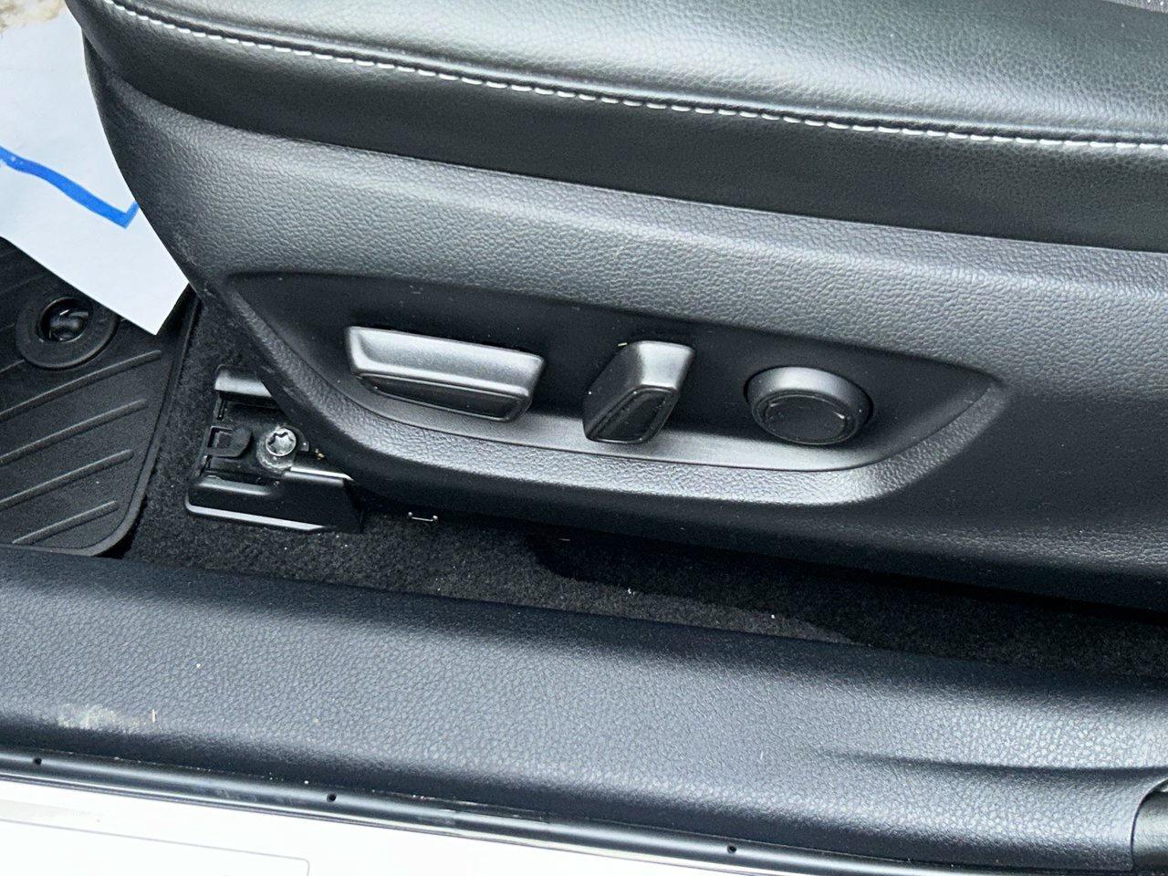 2023 Toyota Camry Hybrid XSE Low KM Winter Tire Package Sunroof Adap Photo