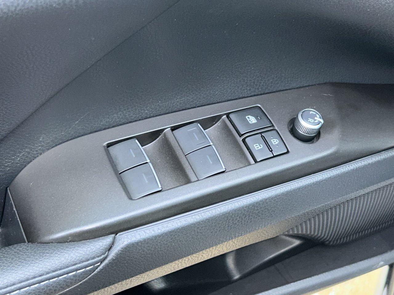 2023 Toyota Camry Hybrid XSE Low KM Winter Tire Package Sunroof Adap Photo