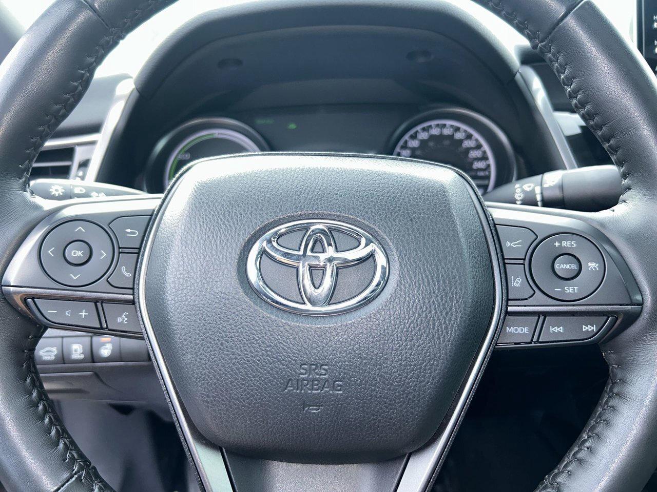 2023 Toyota Camry Hybrid XSE Low KM Winter Tire Package Sunroof Adap Photo