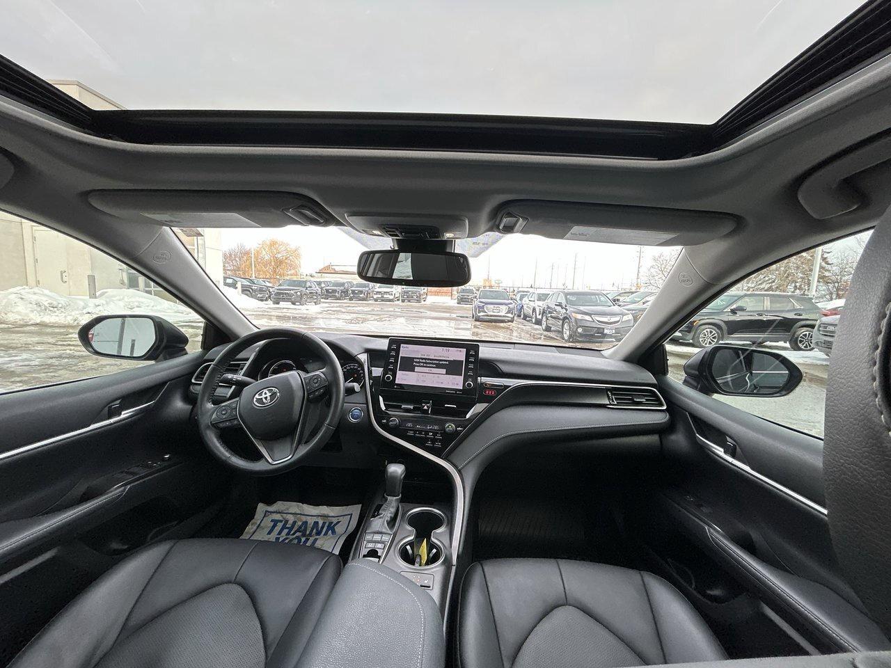 2023 Toyota Camry Hybrid XSE Low KM Winter Tire Package Sunroof Adap Photo