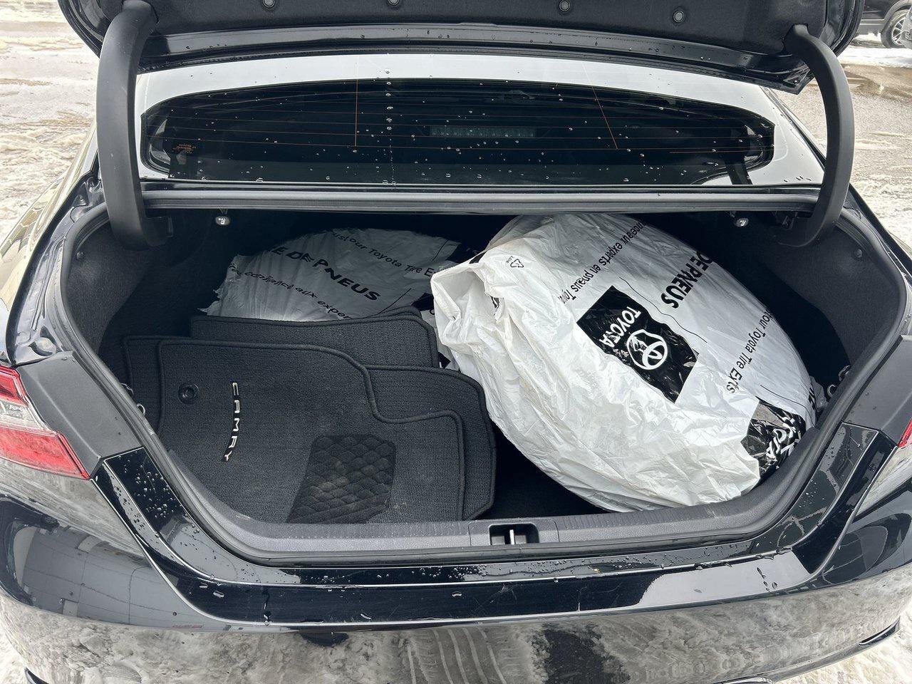 2023 Toyota Camry Hybrid XSE Low KM Winter Tire Package Sunroof Adap Photo