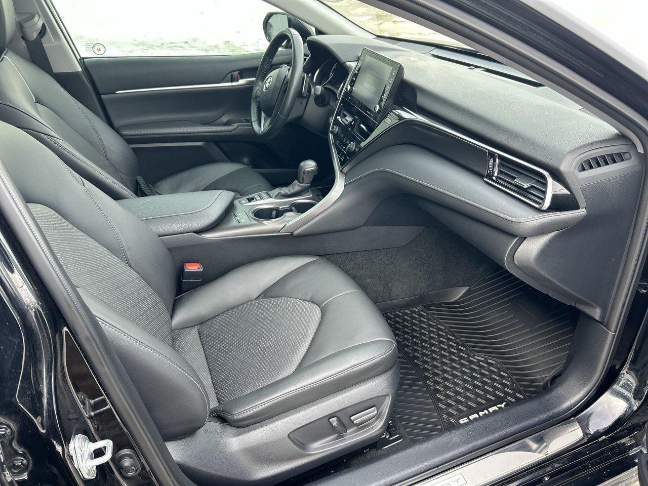 2023 Toyota Camry Hybrid XSE Low KM Winter Tire Package Sunroof Adap Photo